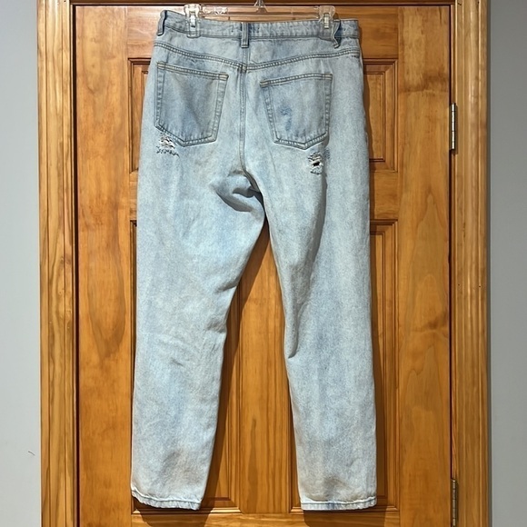 Urban Basics Jeans Straight Leg Light Wash Distressed Size 9 - Picture 2 of 3